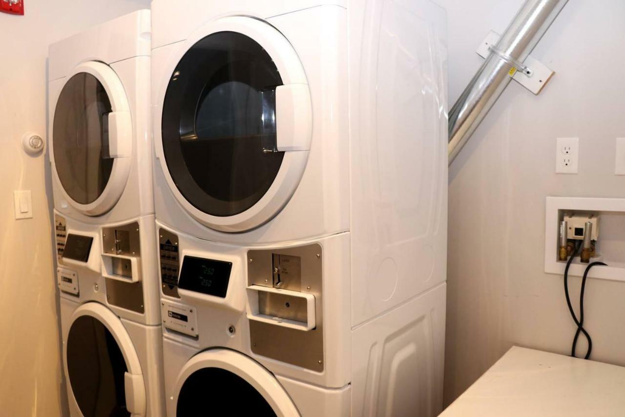 A Stylish Stay W/ A Queen Bed, Heated Floors.. #3 브루클라인 외부 사진