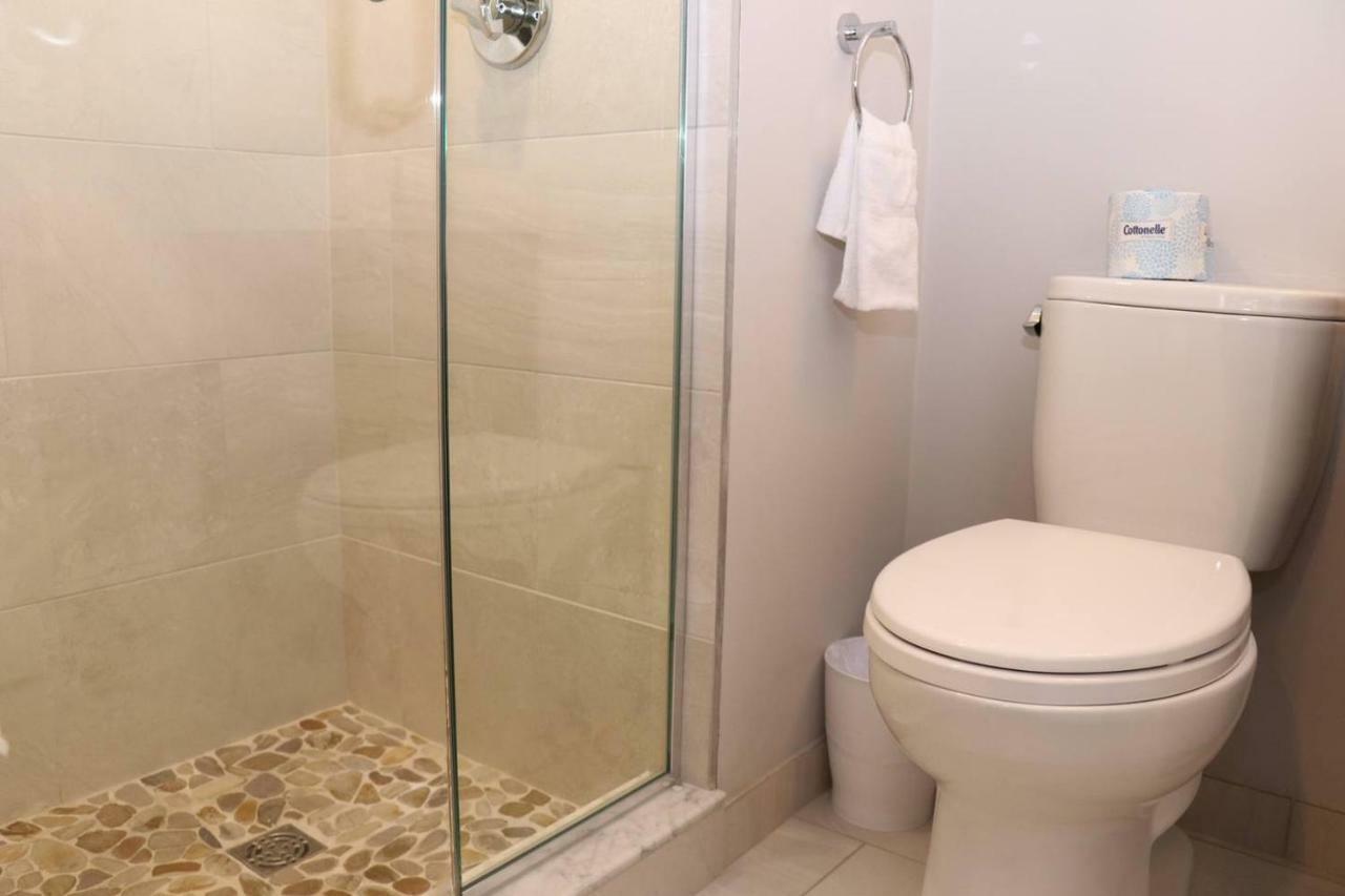 A Stylish Stay W/ A Queen Bed, Heated Floors.. #3 브루클라인 외부 사진