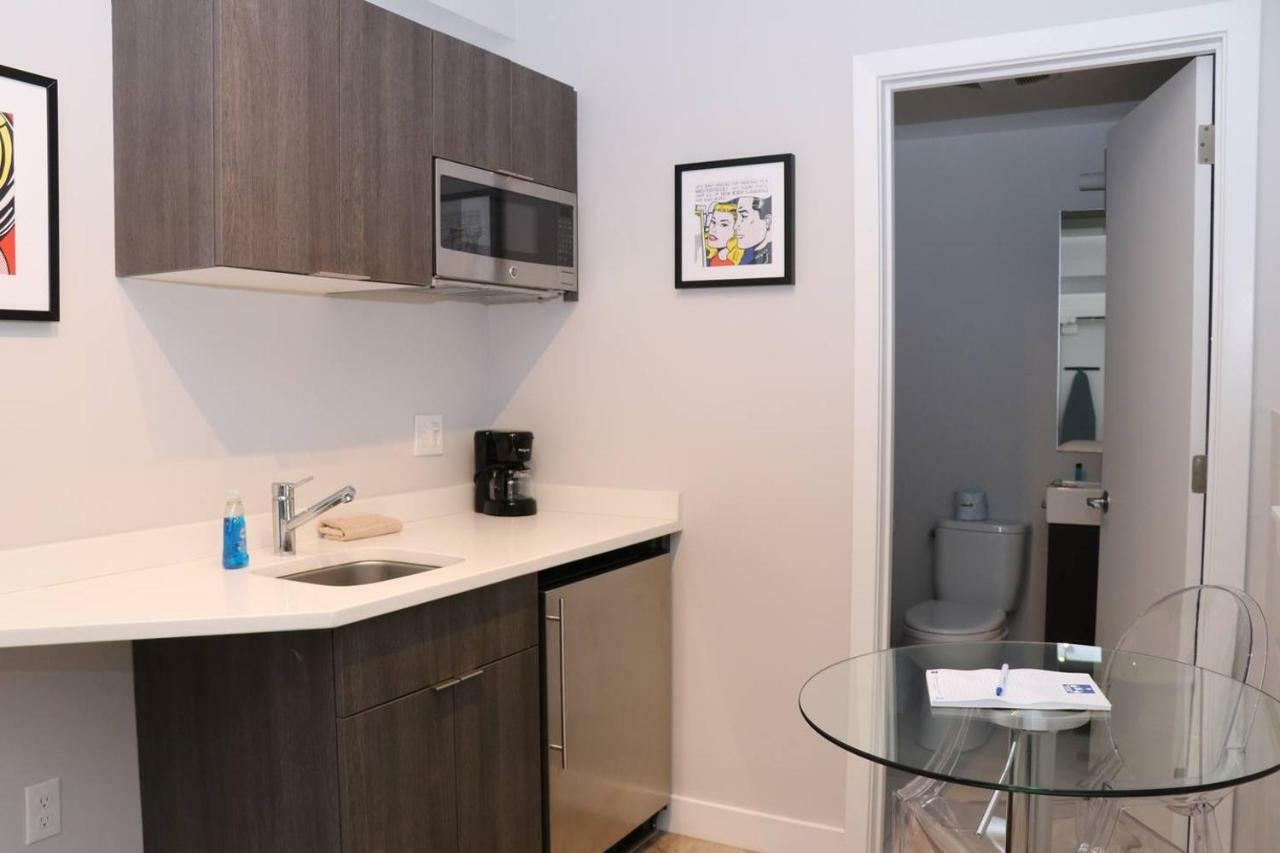 A Stylish Stay W/ A Queen Bed, Heated Floors.. #3 브루클라인 외부 사진