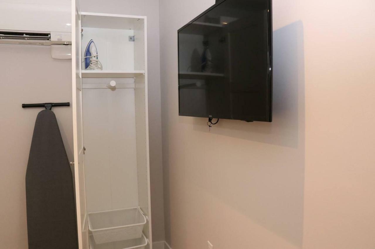A Stylish Stay W/ A Queen Bed, Heated Floors.. #3 브루클라인 외부 사진